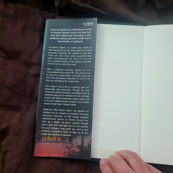 Watch Your Back/What Waits In The Woods-Terri Parlato Hardcover Suspense Novels - Picture 10 of 10